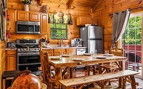 Cozy Cabin W/Hot Tub & Wifi In Gatlinburg